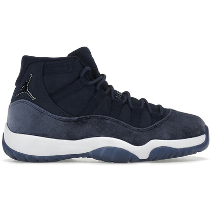 Navy blue sneaker with white sole on a white background