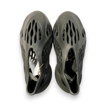 Yeezy Foam RNR Carbon