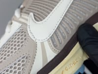 Nike Zoom Vomero 5 Oatmeal